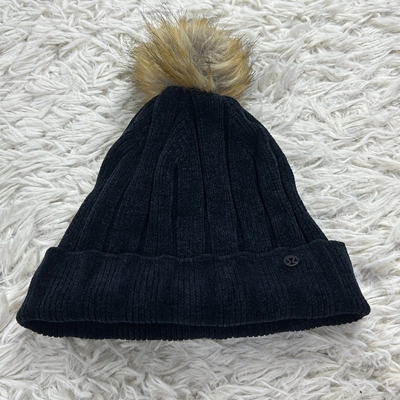 Lululemon Beanie Black - Picture 1 of 4